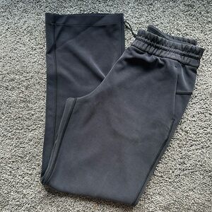 Softstrene high rise pant lululemon. Size 6